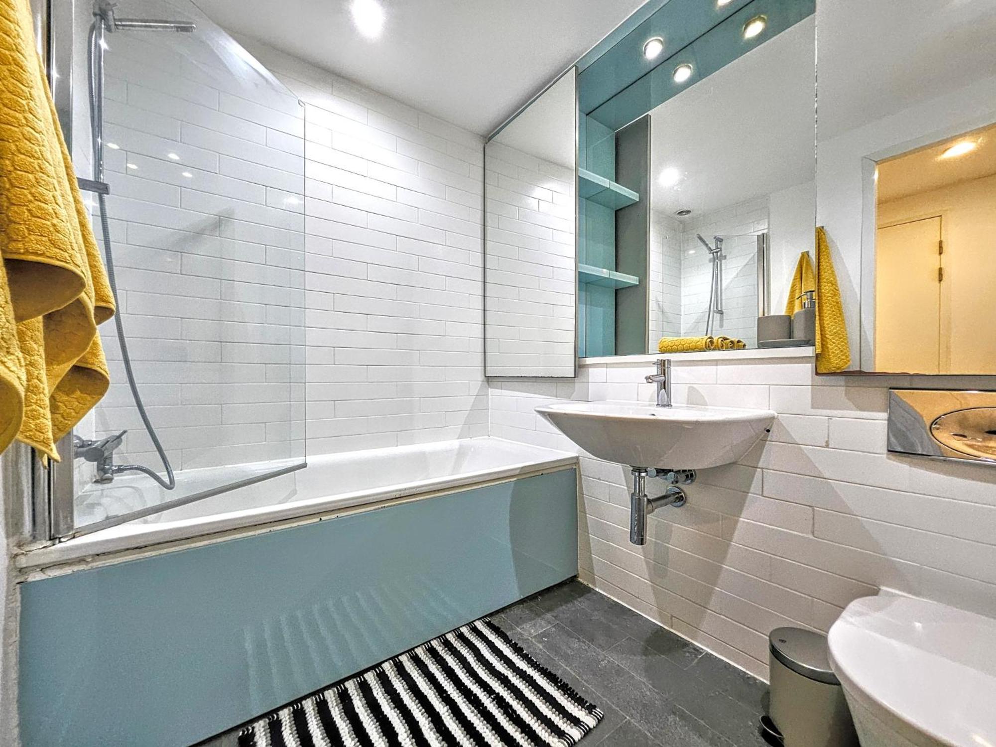City Waterside, Old Street, Angel, Entire Private Apartment ลอนดอน ภายนอก รูปภาพ