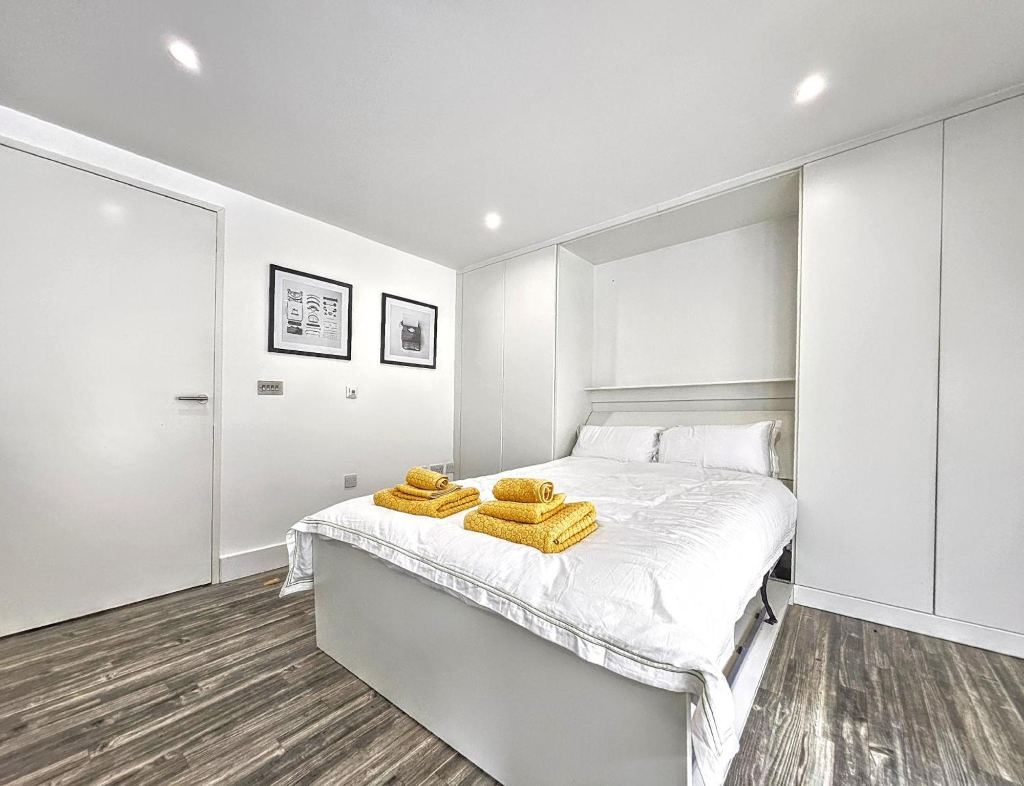 City Waterside, Old Street, Angel, Entire Private Apartment ลอนดอน ภายนอก รูปภาพ